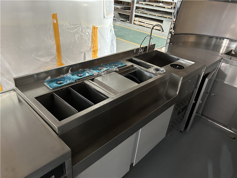 R-stream Compact 400 Drinks on Wheels