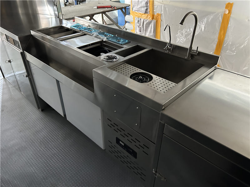R-stream Compact 400 Drinks on Wheels
